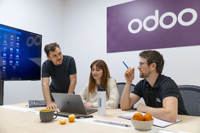 employes en train de parler