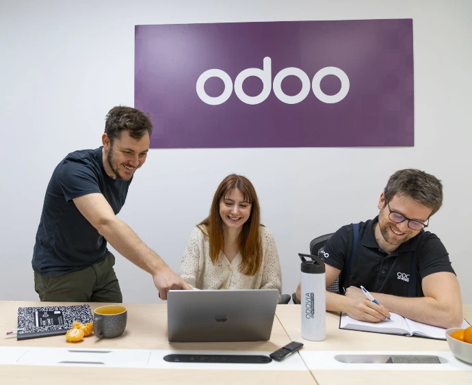 équipe odovia en train de travailler au bureau